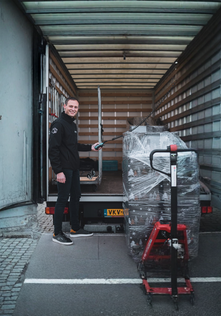 Lucse Pakketten bezorgt zorgvuldig ingepakte kerstpakketten